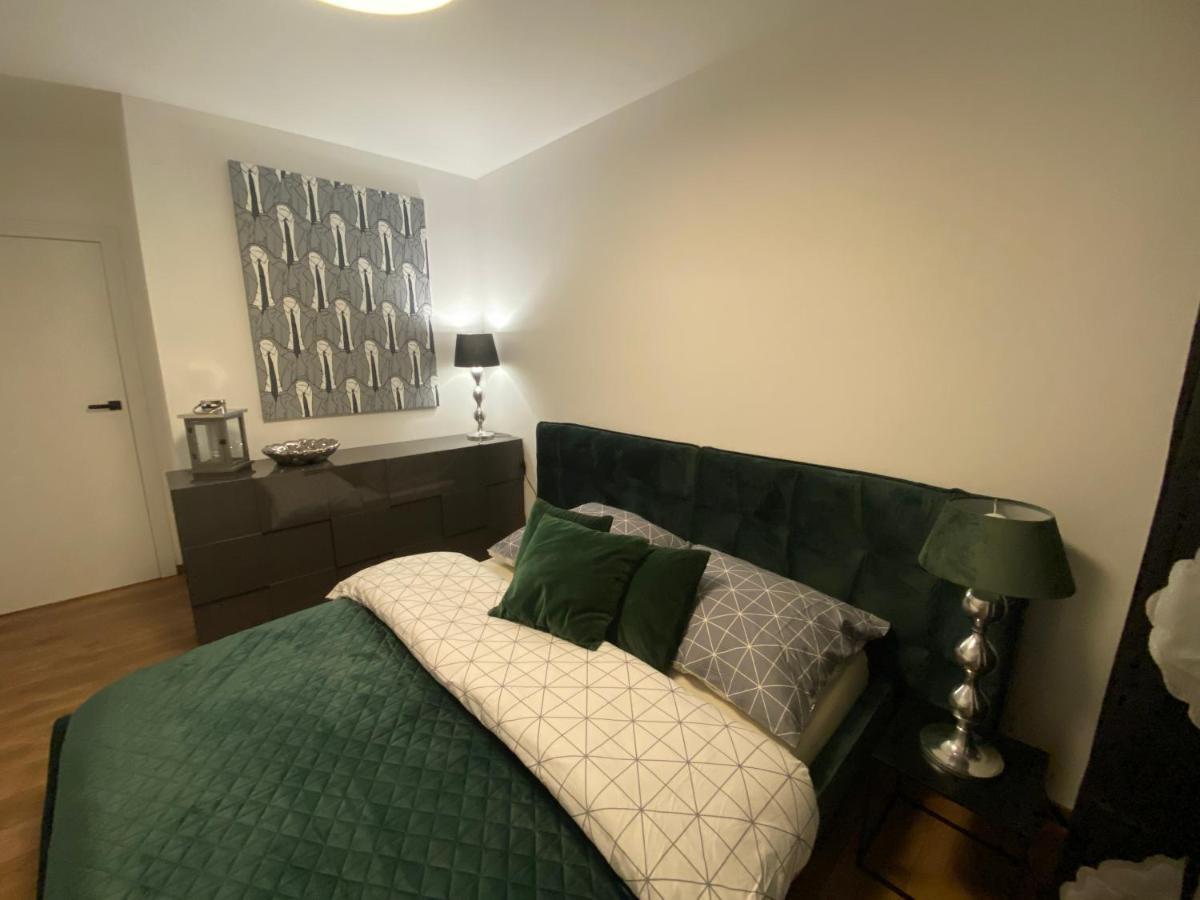 Vip Polo Apartment Gliwice Bagian luar foto